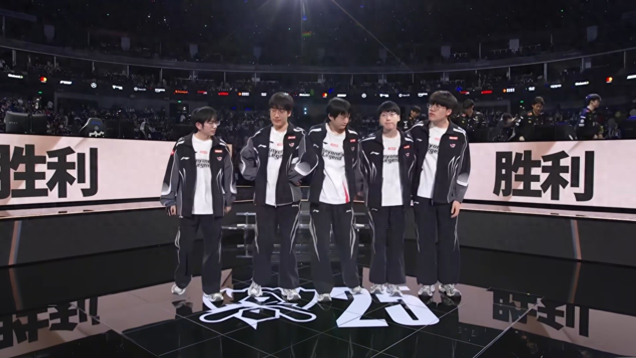 A desperate scene unfolded in the LPL! The commentators broke down in tears live, with sorrow echoing across the secondary lanes — the true apocalypse has arrived.