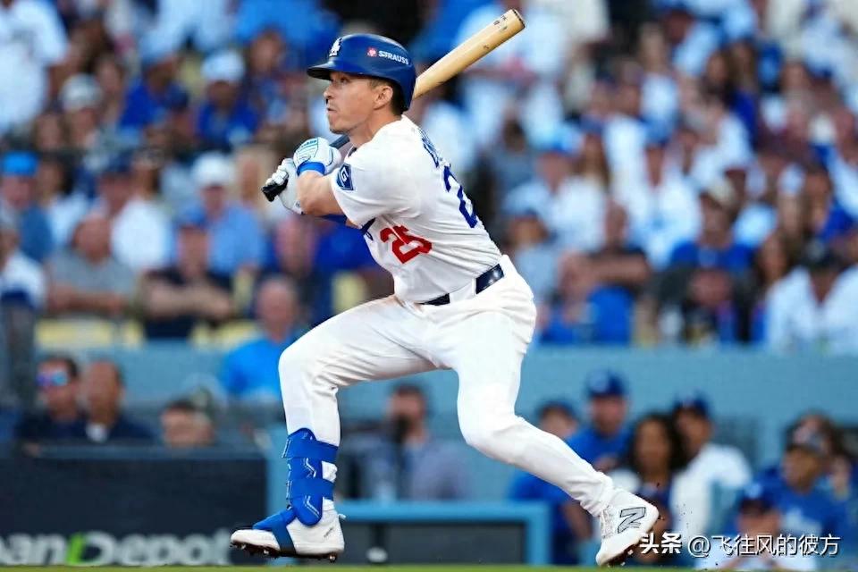 Dodgers&#39; Korean utility player Edman successfully undergoes ankle surgery, aiming to return fully healthy next year.