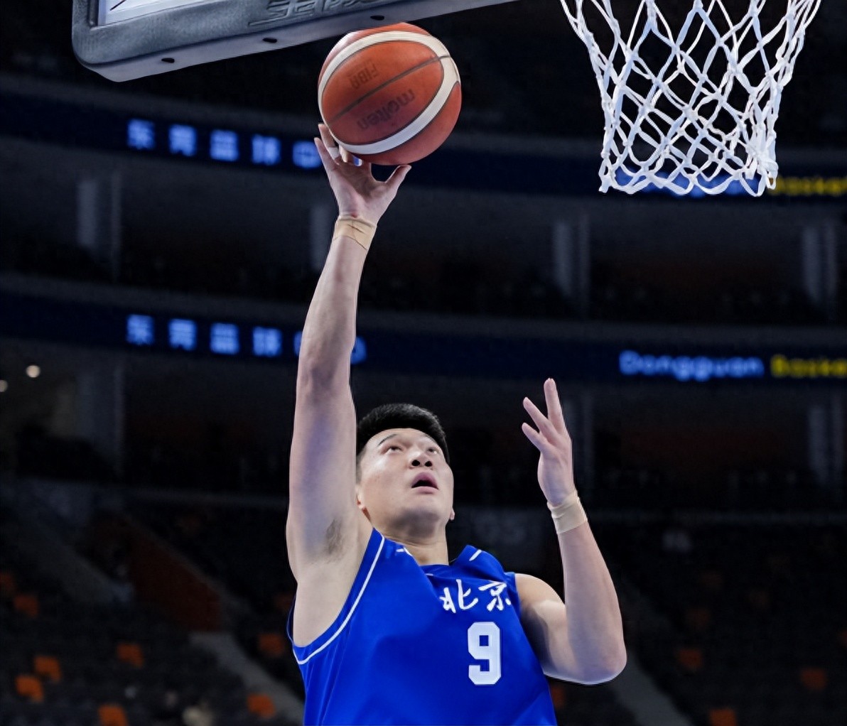 National Games Quarterfinals - Zhou Qi scores 33 points and 13 rebounds, Hu Jinqiu adds 24 points, Fang Shuo nets 19 points, Sichuan easily defeats Beijing to reach the semifinals