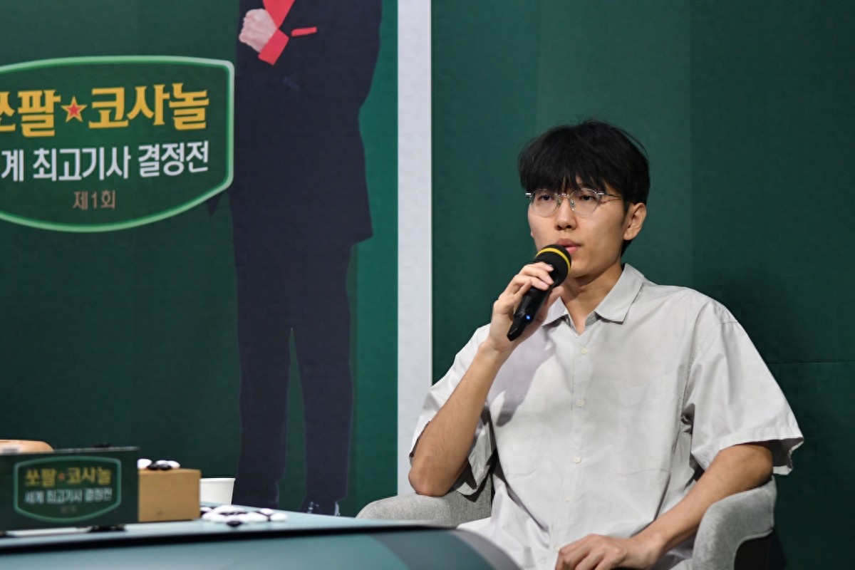 Shen Zhenzhen reached the final of the first world's strongest chess player and will compete for the championship with Chinese rising star Tu Xiaoyu in the ninth section