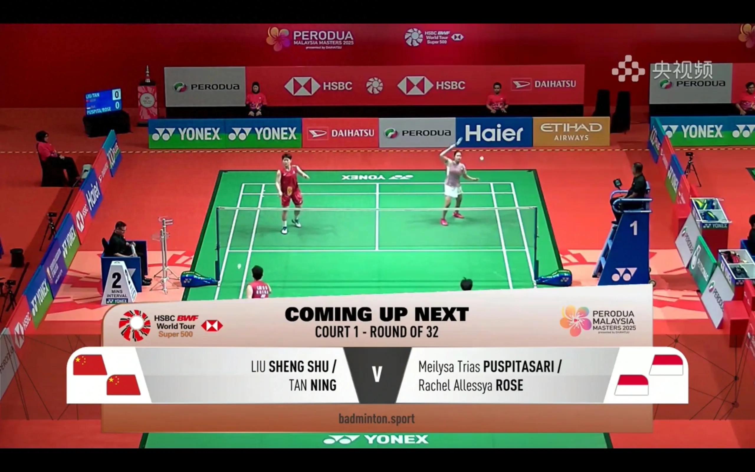 The badminton Malaysia Masters is being broadcast live, and the national team is playing three matches at the same time