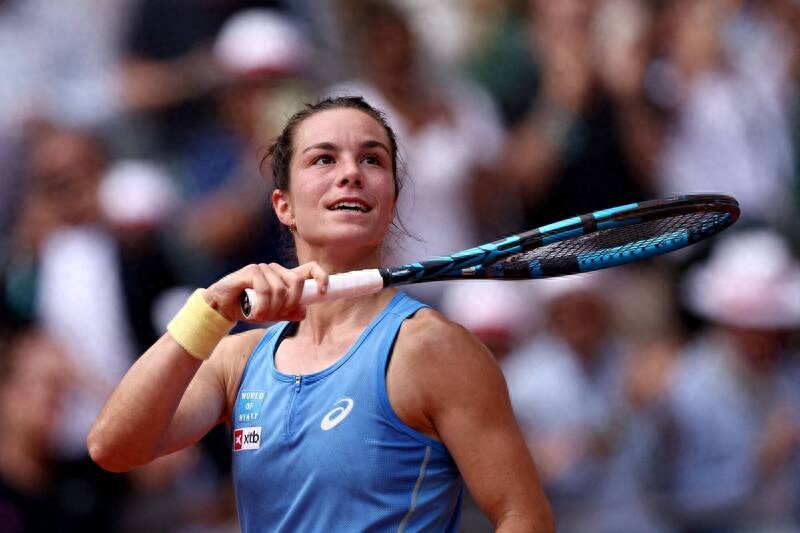 Boisson reached the quarterfinals of the 2025 French Open on her Grand Slam debut, a 23-year record