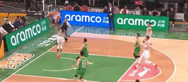 Zhao Jiwei struggled, scoring only 1 out of 7 attempts! He Xining scored 32+9 as Shenzhen narrowly defeated Liaoning.