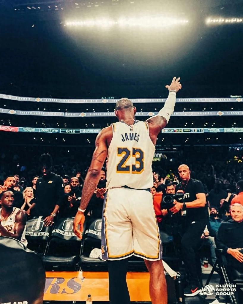 An era for both the Lakers and the Clippers came to an end today.