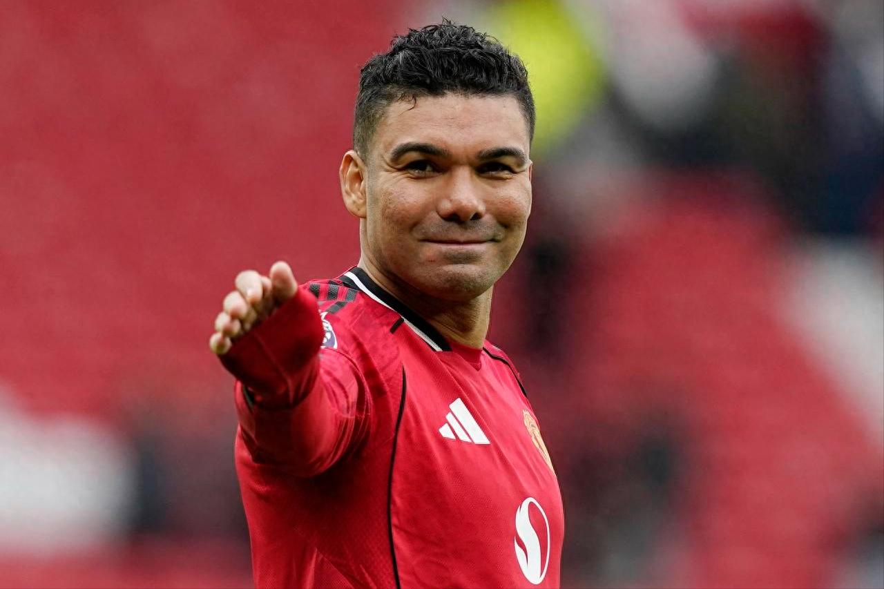 3-1 Villa! Carrick leads Manchester United to a fifth consecutive home win, Casemiro is a treasure, Fernandes breaks Beckham's record.