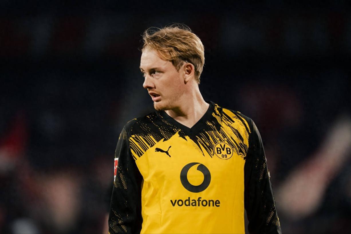 29-year-old Dortmund attacking midfielder Brandt will leave the club upon contract expiry this summer, with Barcelona and Arsenal showing interest.