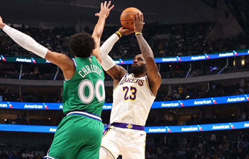 Still the king of the fourth quarter at 41! LeBron James has scored 100 points in the fourth quarter this year, ranking first in the league.