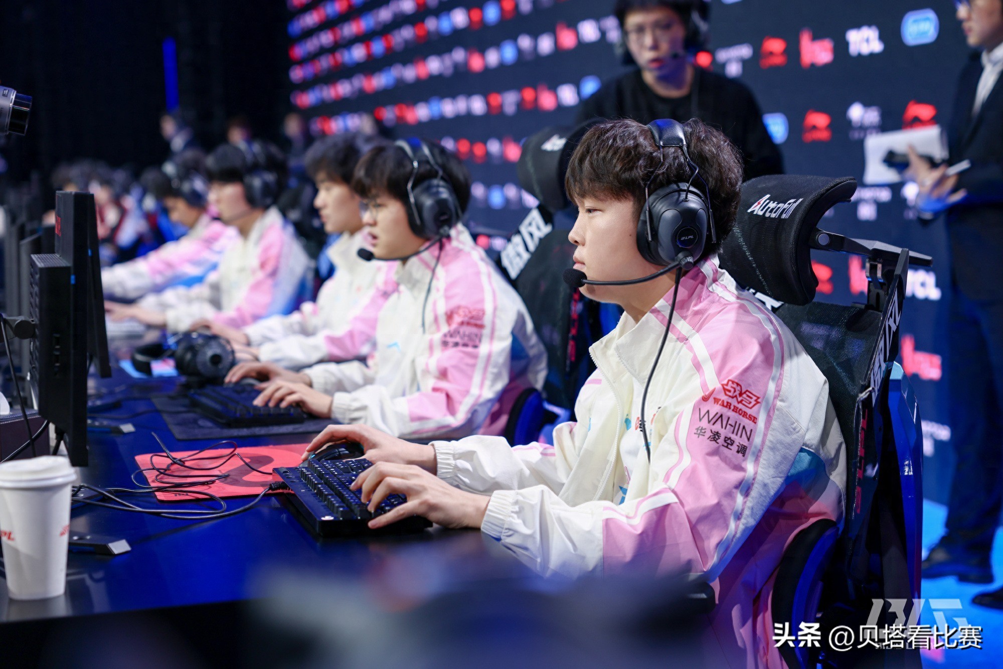 Congratulations to BLG! They defeated AL 2-1, securing their second consecutive victory! Xun executed a flawless initiation, and Knight delivered an outstanding performance.