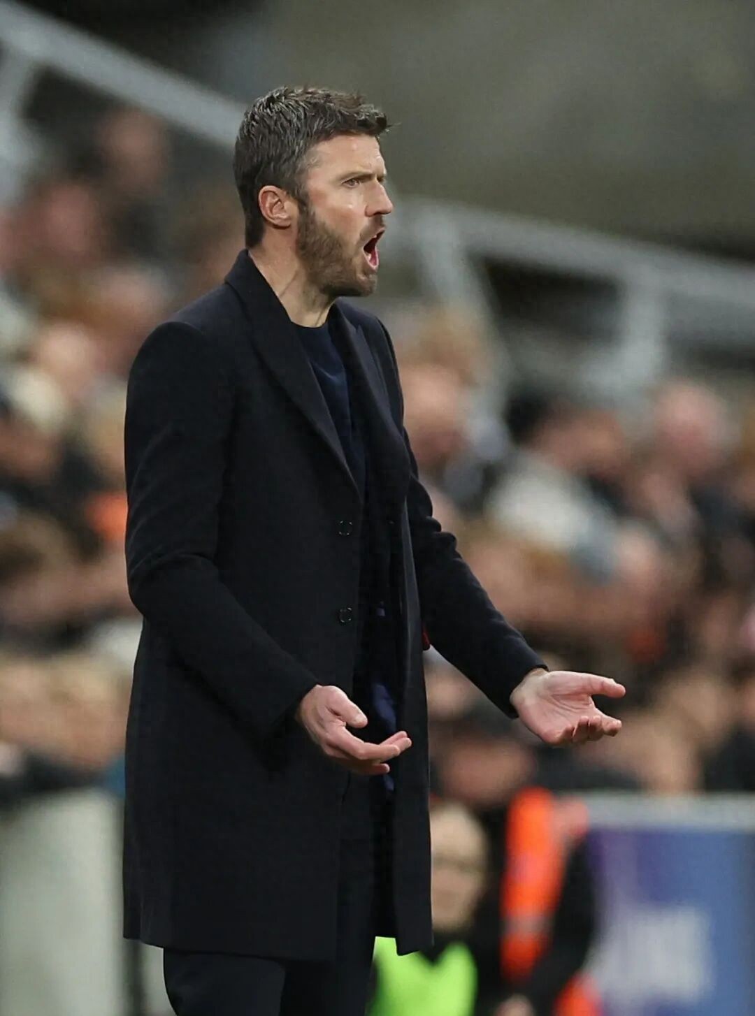 Carrick's post-match anger as he ignores Manchester United players! Another injury adds to the woes, with a wrong substitution leading to defeat.
