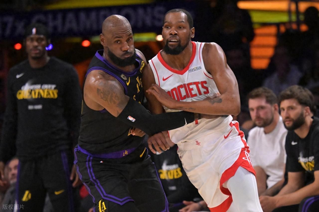 Carrying the team alone! James scores 28+8+7, Durant has 23 points and 9 turnovers, Lakers crush Rockets to lead series 2-0