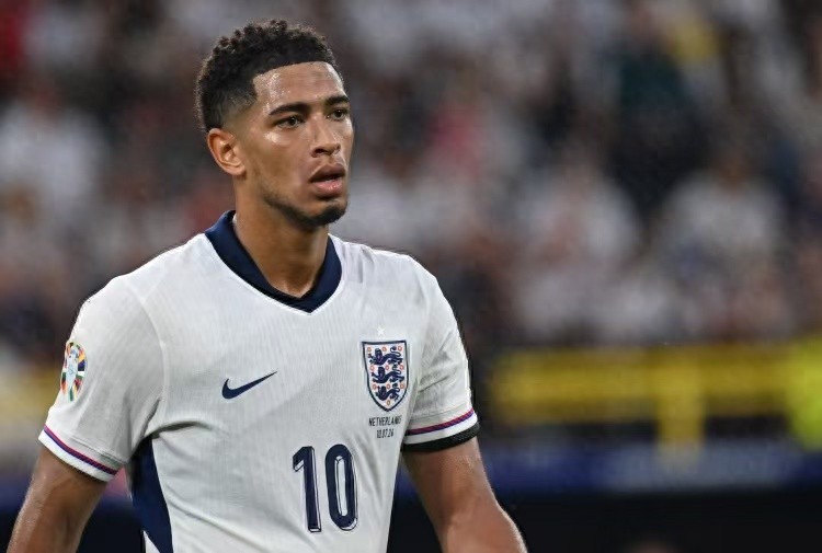Bellingham's value has dropped for the third consecutive time, plunging by half a billion euros, yet he still ranks first among English players.