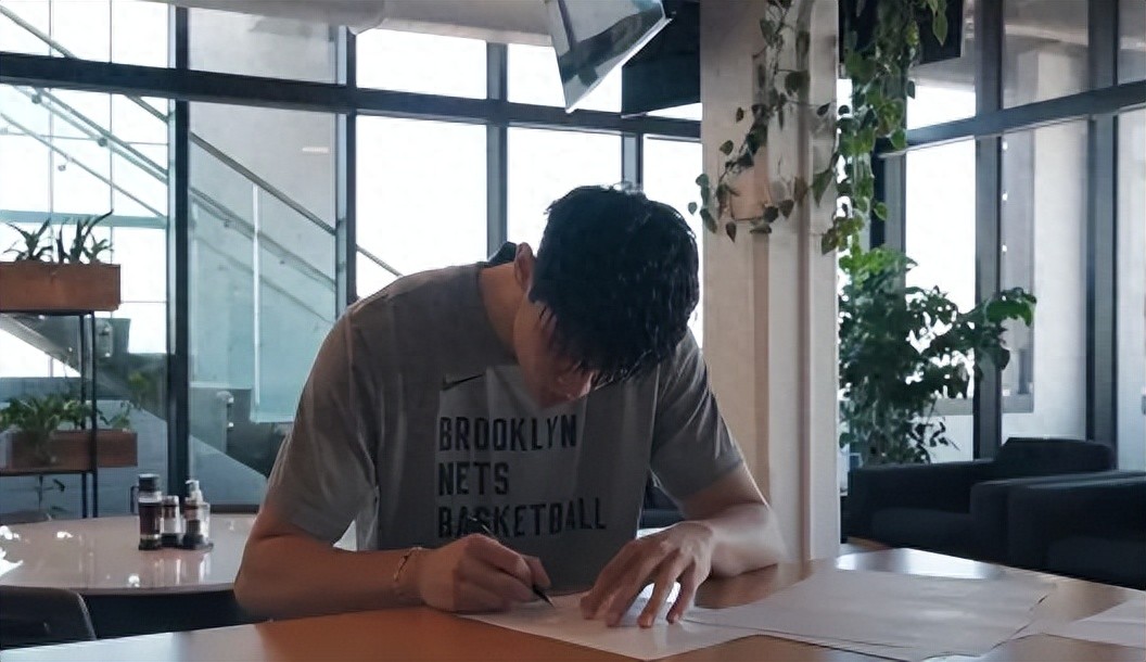 Signed, sealed! Hello, number 12 Zeng Fanbo! The Nets have officially released their roster.