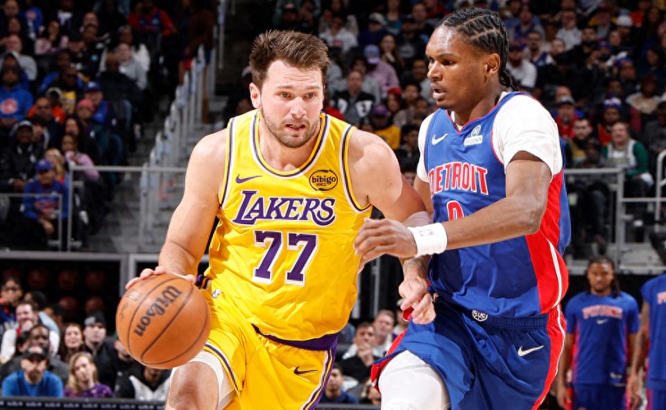 Lakers Suffer Double Loss to Pistons, Ending 10-Game Winning Streak! Doncic Scores 32 Points in Milestone Game, James Nearly Achieves Triple-Double Despite Injury