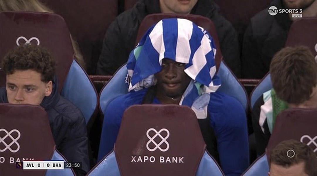 Manchester United's top summer transfer target suffered humiliation, substituted after 22 minutes! Manchester City reportedly bids £100 million for Anderson