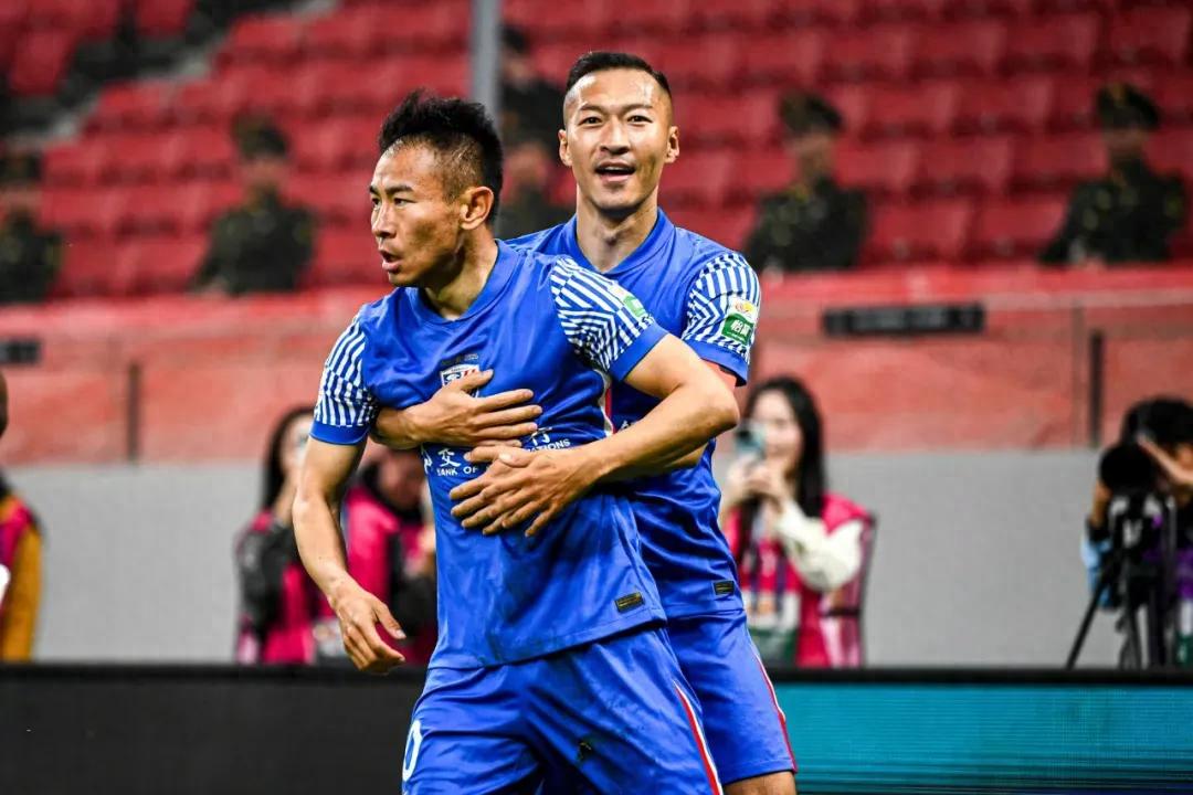Top 10 Veteran Players Born in the 1980s in the 2025 Chinese Super League: Led by Wu Xi and Wang Shenchao, Still Key Figures Despite Their Age