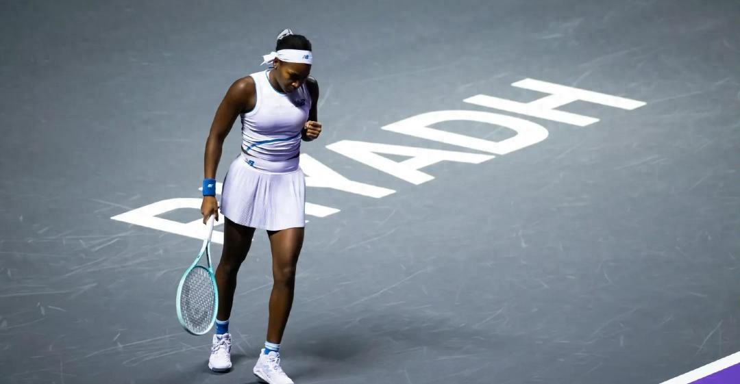 Gauff's head smash still couldn't prevent her defeat by Sabalenka, will the two from Belarus target the year-end finals championship?
