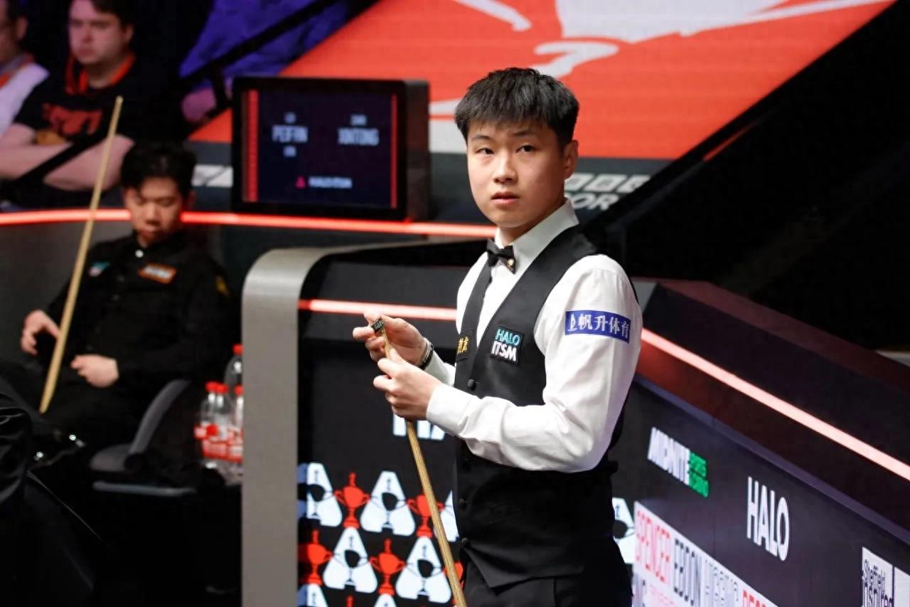 Snooker World Championship report Zhao Xintong won and advanced to the semifinals Si Jiahui temporarily lagged behind