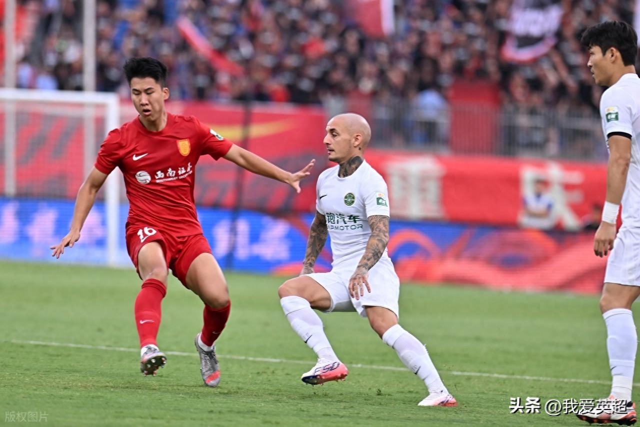 Tongliang Long 1-1 Zhejiang: Chinese Super League 3-match winless streak leaves them 14 points behind the top, Wang Yudong scores his 7th goal of the season, Dimata saves the day