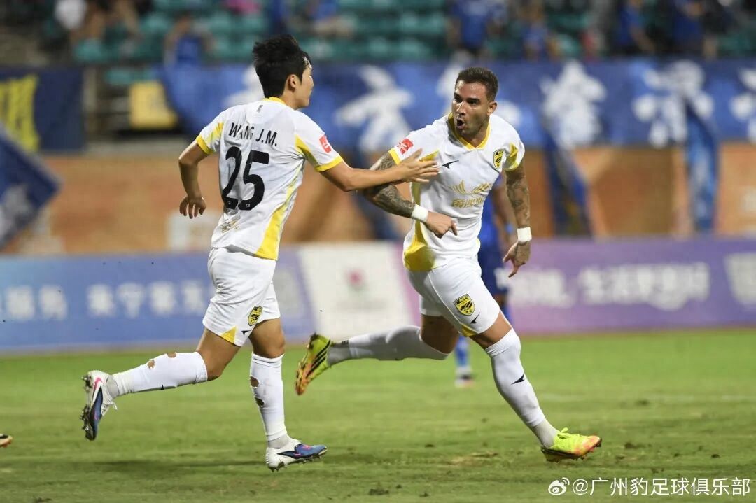 Carlos scored his first goal since returning, helping Guangzhou Leopard win the first-half championship in the China League One