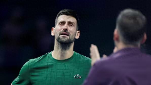 Djokovic shed tears remembering his late mentor, delivering a heartfelt moment that contradicted the Italian Tennis Federation president