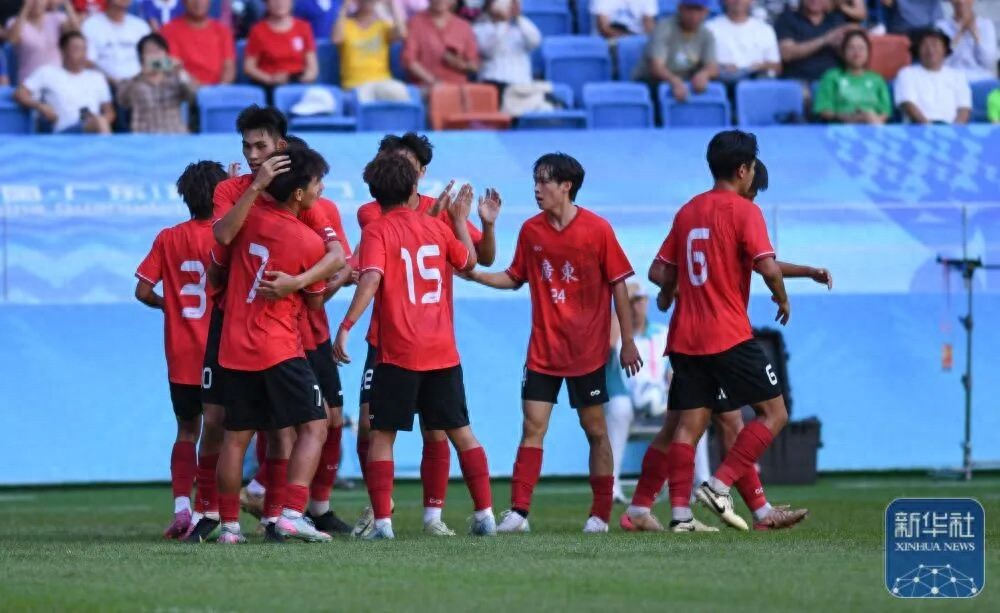 The U18 men&#39;s football tournament at the 15th National Games has kicked off, with the host Guangdong team securing a winning start.