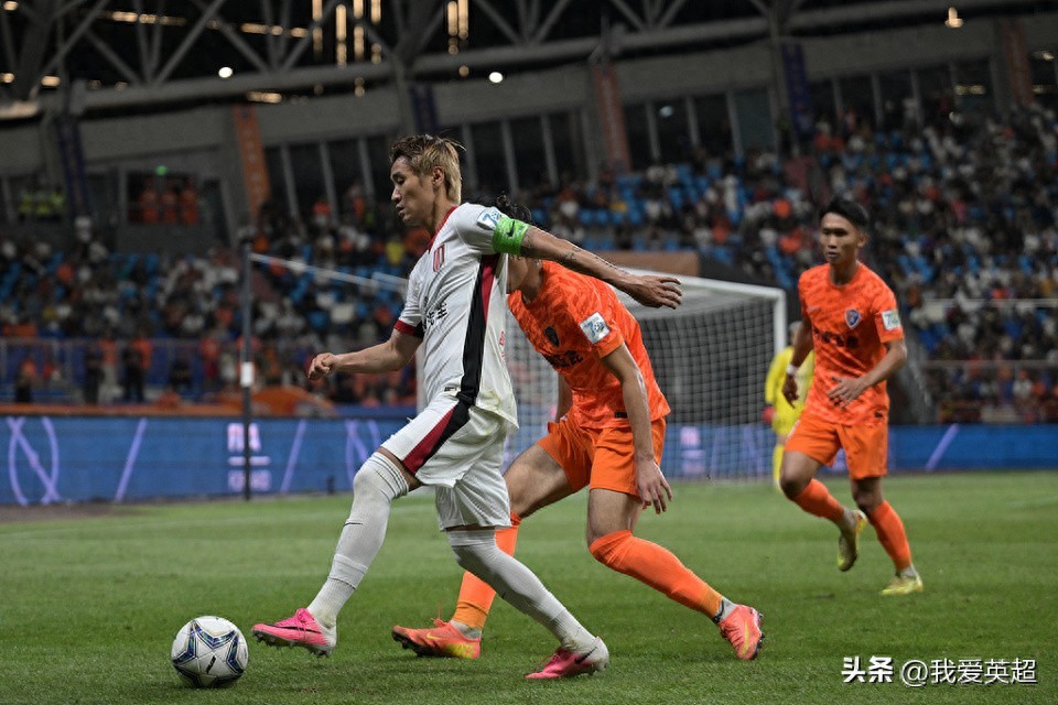 After being eliminated from the FA Cup, Wei Shihao insulted opponents, and his wife hit back at fans: "You curse him, yet you still ask for photos with him."