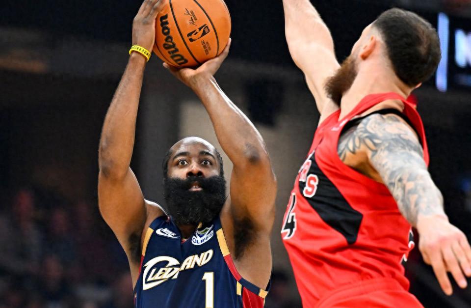 Cavaliers lead series 1-0! Harden scores 22 with 10 assists in win over Raptors, Mitchell gets 32 points, Strus adds 24