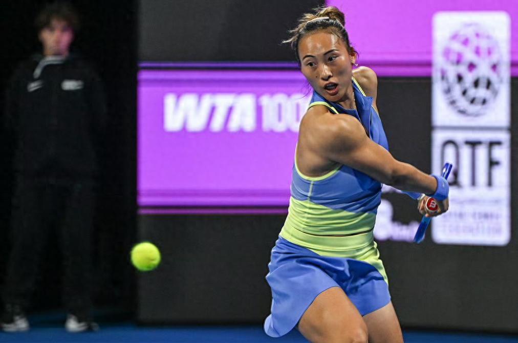Zheng Qinwen faces another tough draw in Dubai, surrounded by strong regional rivals; netizens say reaching the third round would be a pleasant surprise.