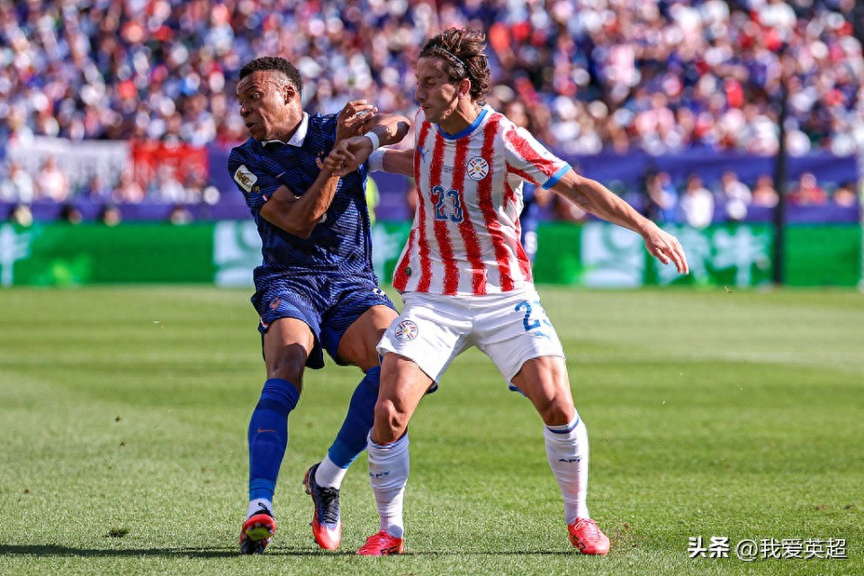Paraguay's Miracle Player! 3 Fouls + 2 Punches Knock Down French Stars, Yet No Cards—Once Stole a Referee's Watch and Escaped Punishment