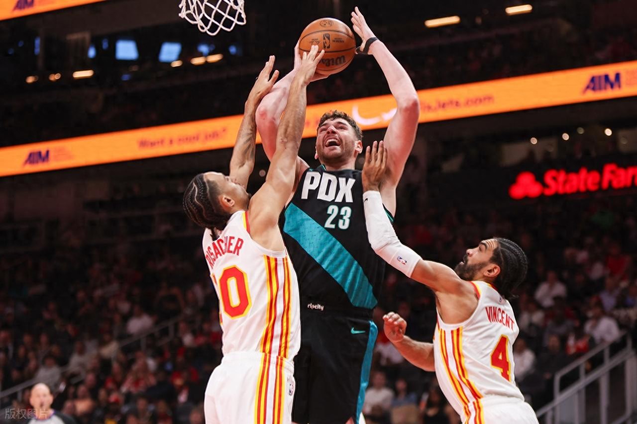 Playing in garbage time! Yang Hansen records 1 rebound and 1 assist in 6 minutes, Clingan gets a double-double, Hawks crush Trail Blazers by 34 points.