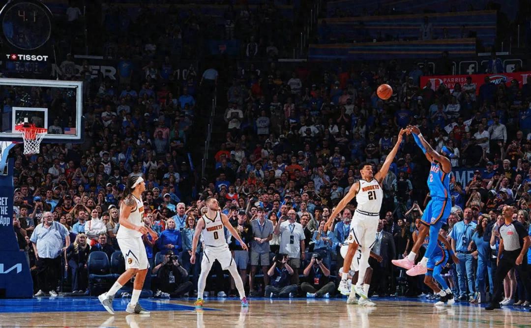 Alexander hits a buzzer-beating three-pointer to defeat the Nuggets! Wins the MVP battle! That shot was absolutely dominant.