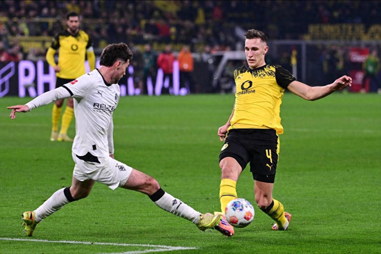 Major signing alert! Real Madrid plans to offer €35 million plus two young talents to acquire Schlottbeck, but Dortmund demands €70 million.