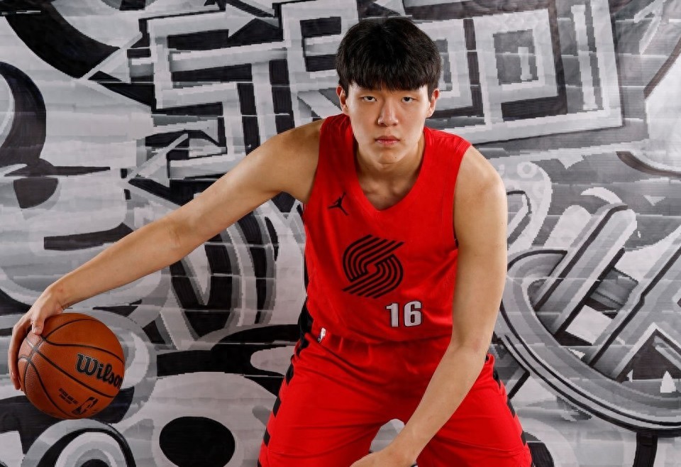 The Trail Blazers officially announced their preseason schedule: Yang Hansen is expected to face the Warriors twice and will also compete against the Kings and Jazz.
