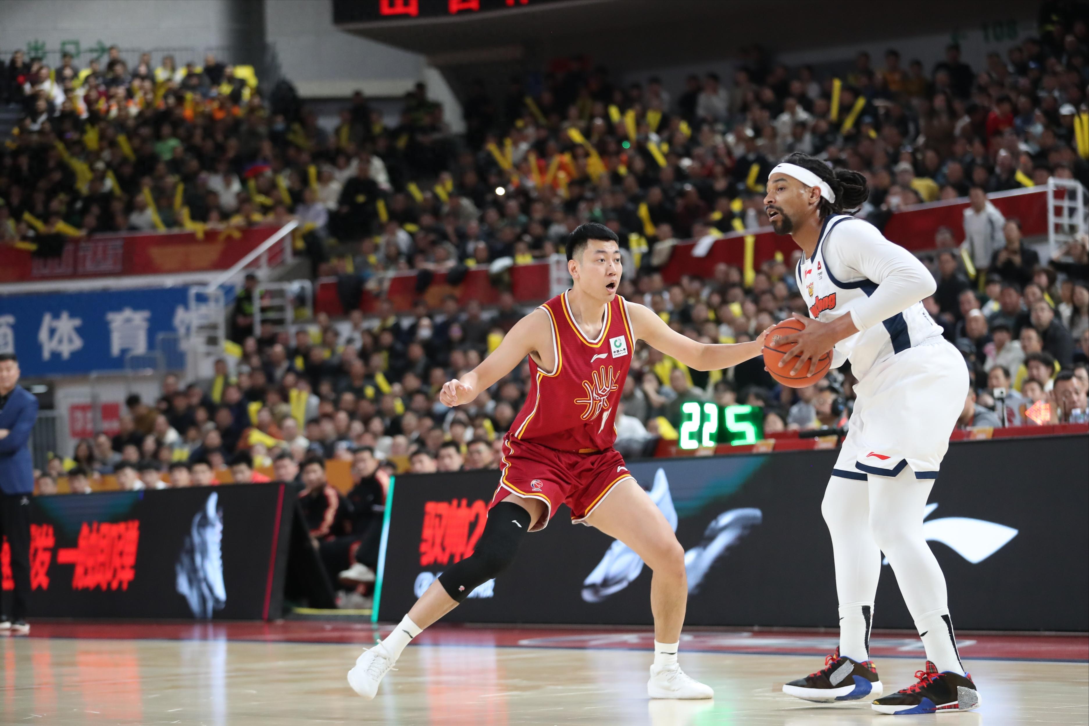 Sumner scored 24 points with 4 rebounds, Quinn contributed 21 points and 7 assists, and Hu Mingxuan returned with 3 points as Guangdong defeated Shanxi to secure their seventh consecutive win.