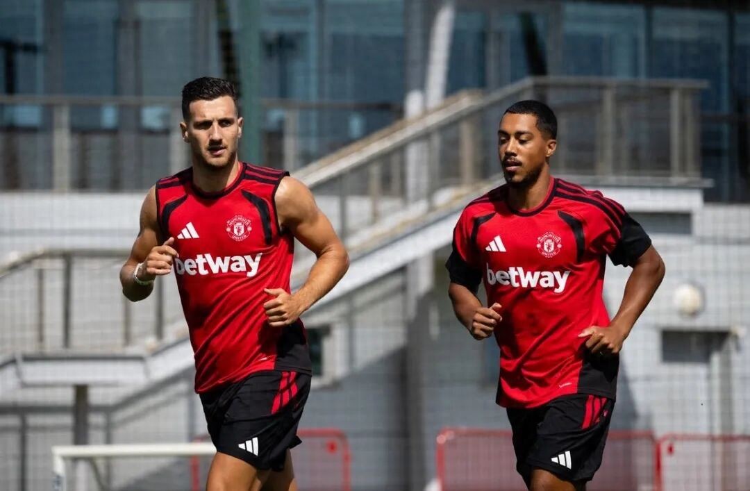 Manchester United announces £20 million training kit sponsorship; the new "crown prince" cannot wear it! Tielemans confirmed for Saturday debut.