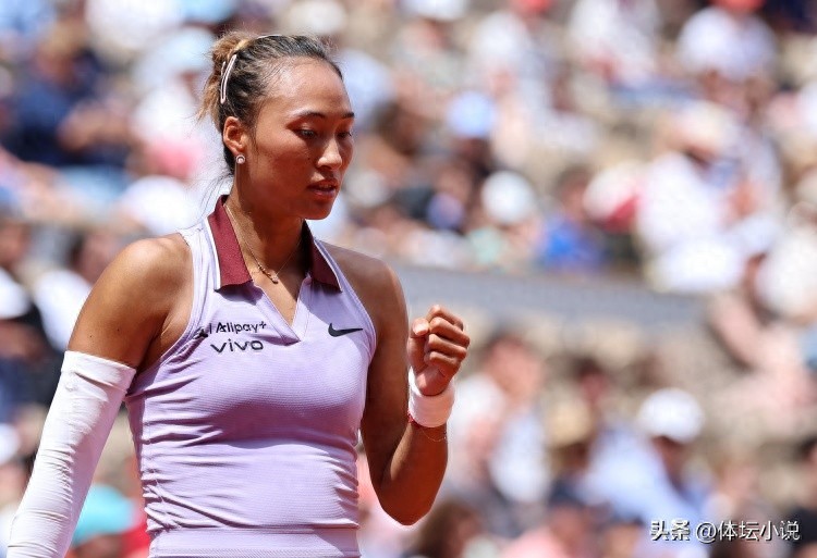 Zheng Qinwen 2-1 Samsonova, the first to enter the quarterfinals, there are three good news, waiting for Sabalenka