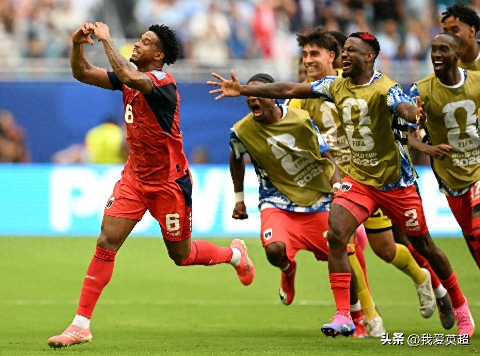 Cape Verde makes history again! A powerful long-range free kick scores the country's first-ever World Cup goal, sparking a wild team celebration