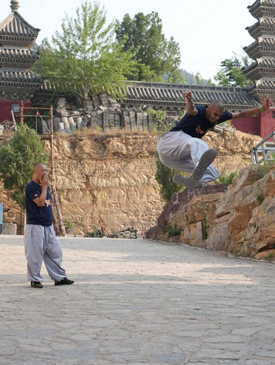 Wembanyama shares photos recalling an unforgettable summer: training martial arts at Shaolin and attending Dream and Wolf King special sessions to improve basketball skills