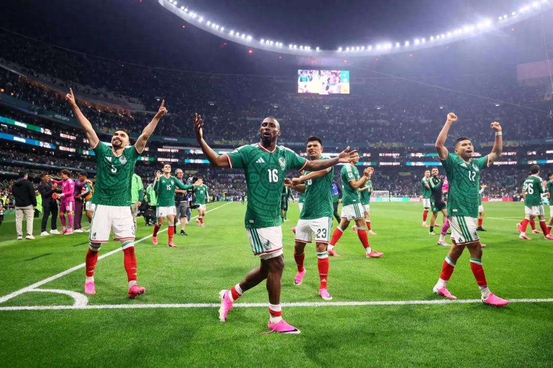 Thunderstorms couldn't stop the hosts! After 40 years, Mexico finally secured a knockout-stage victory