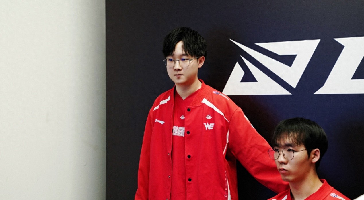 LPL genius broke out in the mid-laner, worth less than one million, and broke out after coming to China, and was crowned a god in three games