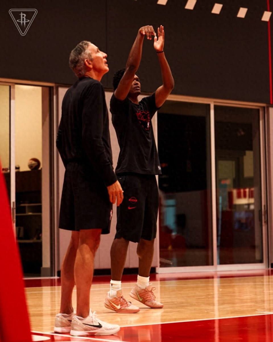 Three-point shooting percentage under 22%! Amen has a new shooting coach: aiming to develop a consistent jumper
