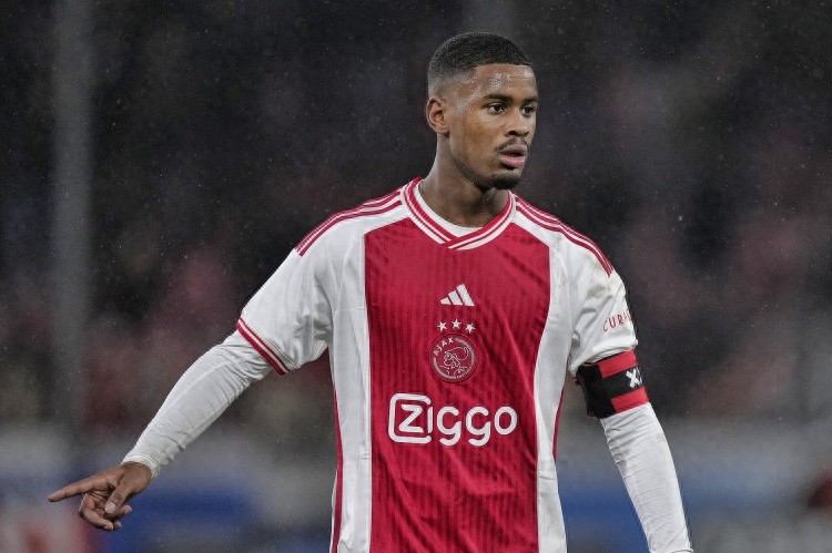 Names: Liverpool &amp; Chelsea compete for 19-year-old left-back Hato worth 30 million euros with 3 goals and 6 assists