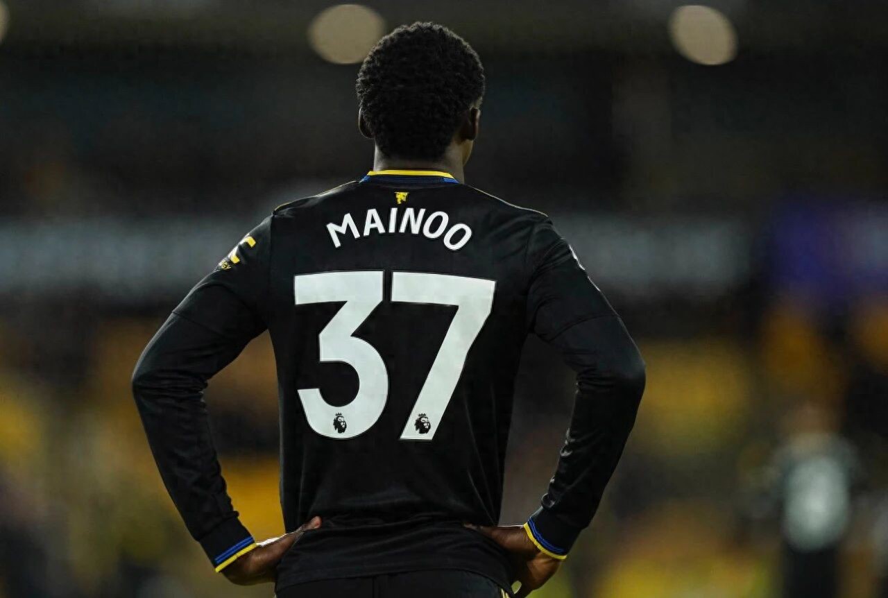 Manchester United's rising star is considering a permanent transfer! Amroli's promises are meaningless; unless there's a managerial change, he is unlikely to escape the bench.