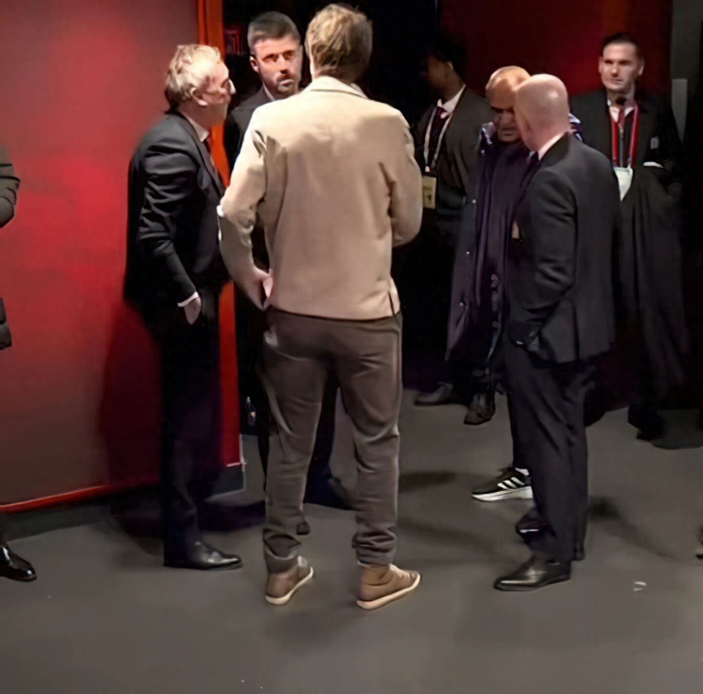 Manchester United qualifying for the Champions League could bring in £175 million! Carrick’s training demonstration amazed the players—“If you can’t do it, I’ll step in.”