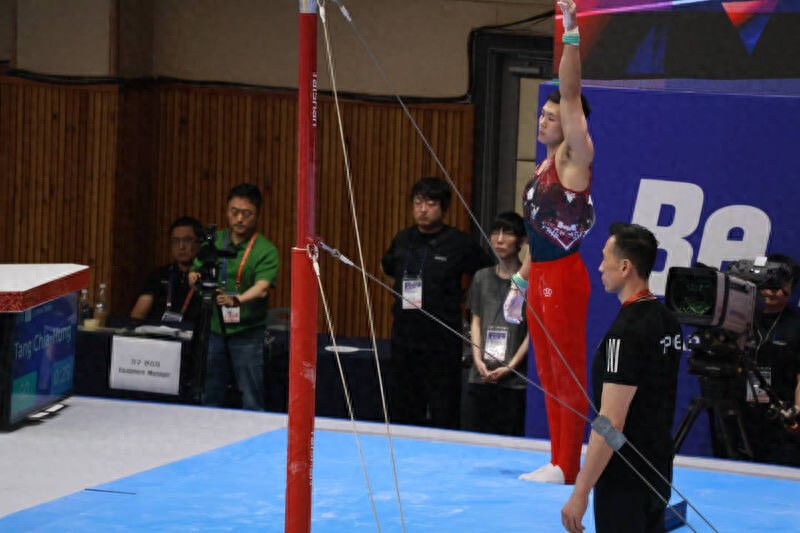 Change the color! "Asian Elvis" Tang Jiahong won the gold medal on the horizontal bar at the 2025 Asian Gymnastics Championships