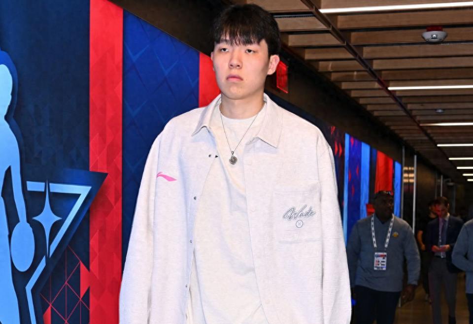 The Trail Blazers officially announce the assignment of Yang Hansen to the G League! Sign Chris Youngblood to a two-way contract and waive Cook.