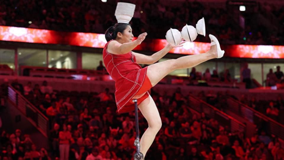 NBA's "Bowl-Balancing Granny" Performance Fee Revealed! $6,765 Per Show, Organizers Must Provide at Least a Four-Star Hotel