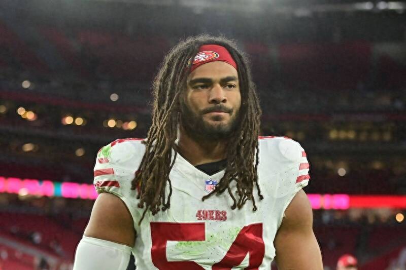The most intimate quarterback in NFL history! 49 people will renew their contracts for 4 star linebackers for another 3 years and 450 million
