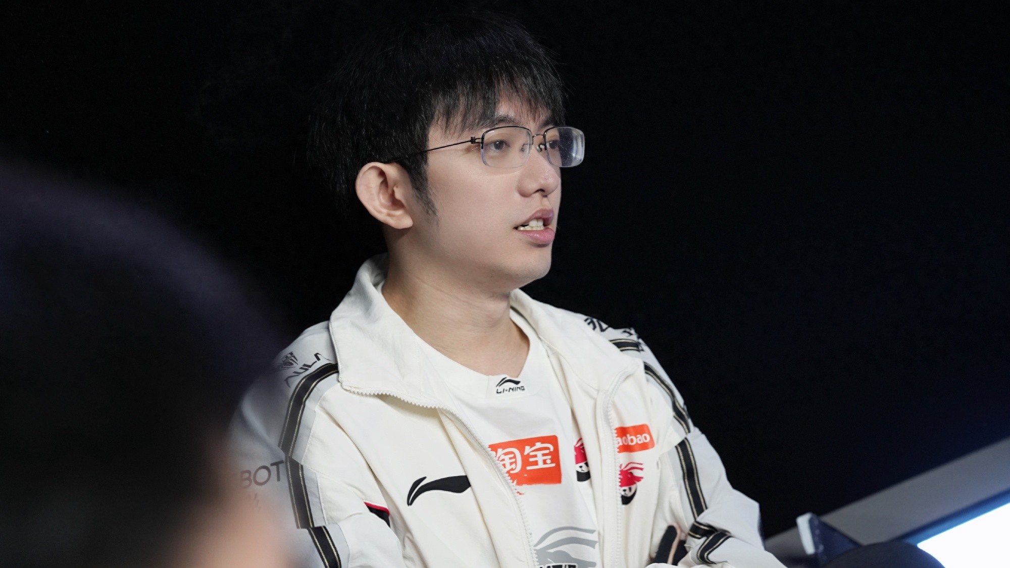 The most unfortunate champion mid-laner in LoL history! Official fines for trash talk, and Zhu Kai responds with pointed criticism