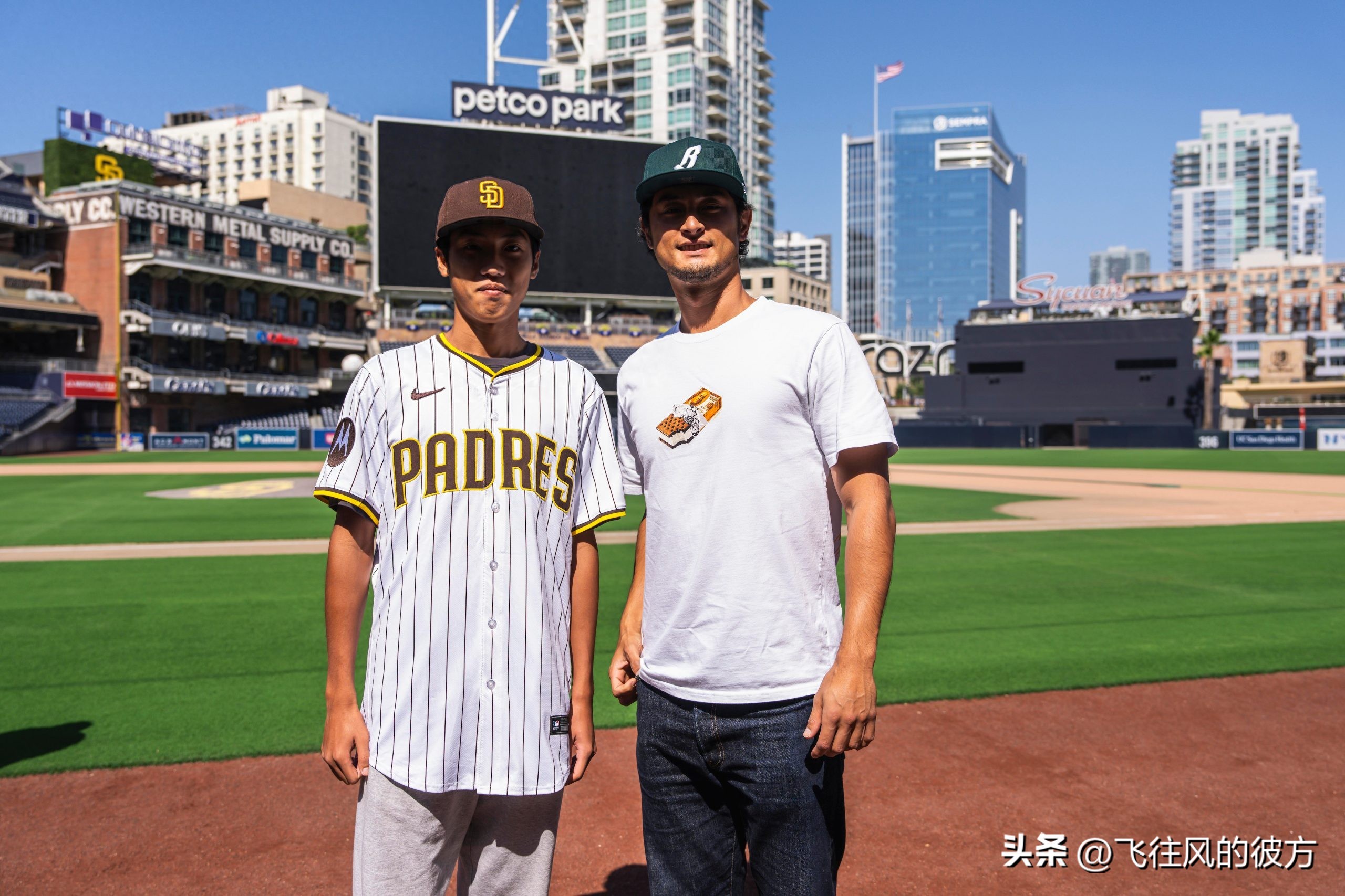 The San Diego Padres have signed Taiwanese pitcher Su Lan-Hong, hoping he will become a future Major League star.